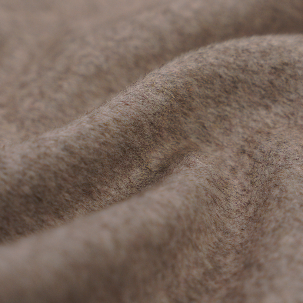 ウール55%、ポリエステル40%、他繊維5%、620G/M、あんこ、片面オーバーコート、生地ML-249-5520