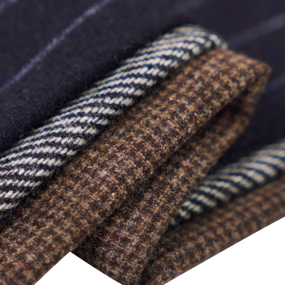 50% ウール、30% ポリエステル、20% その他の繊維、320G/M、オフホワイト + ブラック、ツイル フランネル生地、ML-C-22104